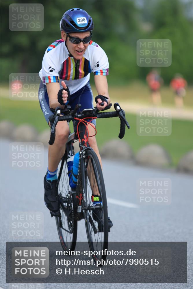 21.06.2025 - 27. Vierlanden-Triathlon H.Heesch http://msf.ph/oto/7990515 15.06.2025 11:51:55 Radfahren 208, 784, 928 meine-sportfotos.de