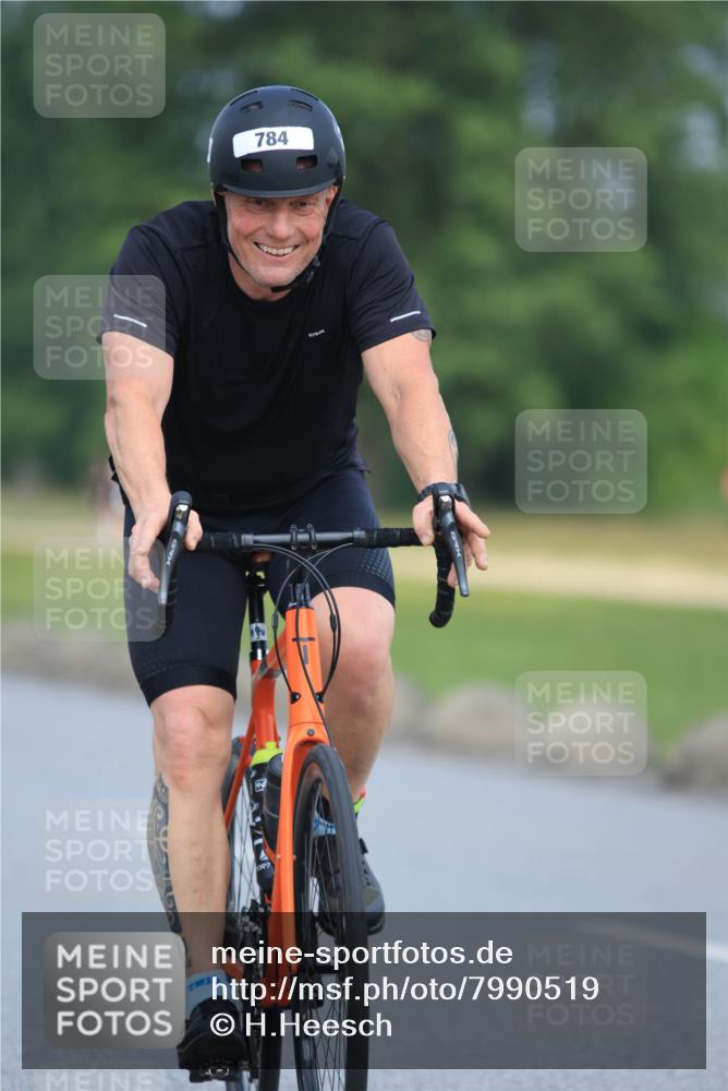 21.06.2025 - 27. Vierlanden-Triathlon H.Heesch http://msf.ph/oto/7990519 15.06.2025 11:51:57 Radfahren 208, 645, 784, 928 meine-sportfotos.de