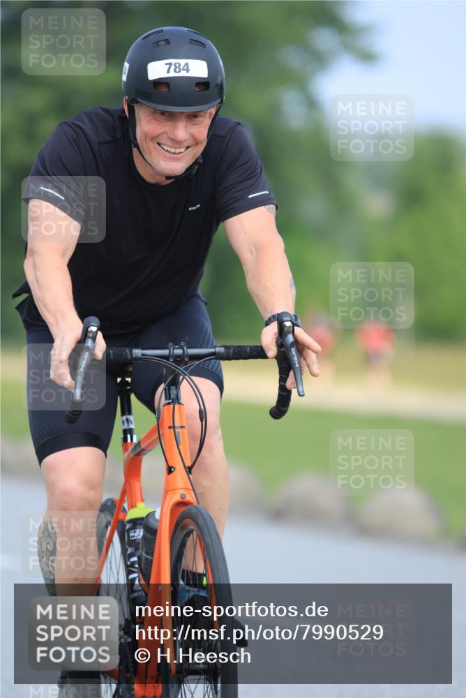 21.06.2025 - 27. Vierlanden-Triathlon H.Heesch http://msf.ph/oto/7990529 15.06.2025 11:51:58 Radfahren 208, 645, 784, 928 meine-sportfotos.de