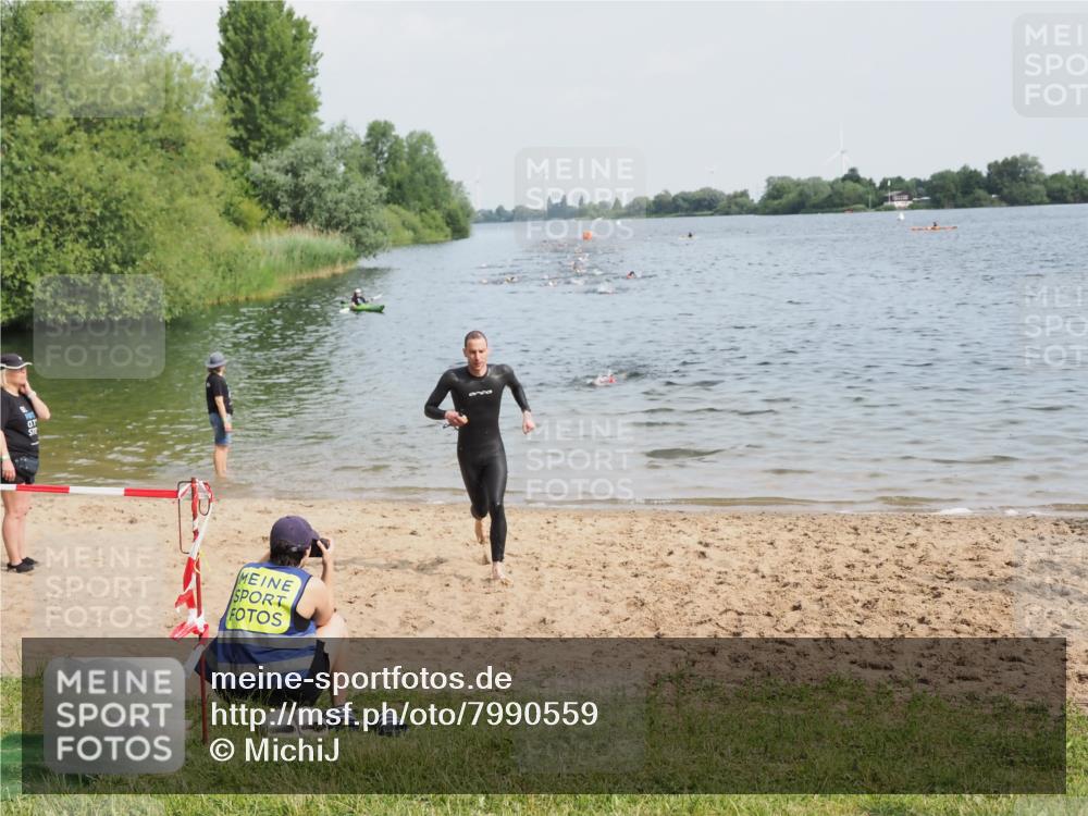 21.06.2025 - 27. Vierlanden-Triathlon MichiJ http://msf.ph/oto/7990559 15.06.2026 09:53:08 Schwimmen 265 meine-sportfotos.de