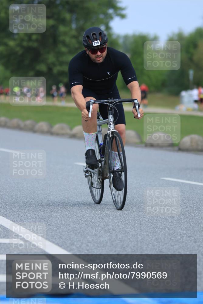 21.06.2025 - 27. Vierlanden-Triathlon H.Heesch http://msf.ph/oto/7990569 15.06.2025 11:52:16 Radfahren 720, 767, 803, 805, 871 meine-sportfotos.de
