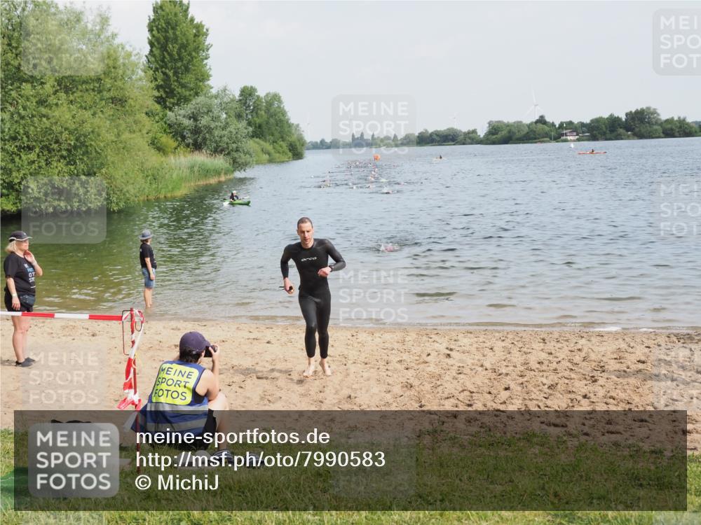 21.06.2025 - 27. Vierlanden-Triathlon MichiJ http://msf.ph/oto/7990583 15.06.2026 09:53:08 Schwimmen 265 meine-sportfotos.de