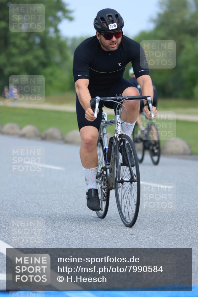 21.06.2025 - 27. Vierlanden-Triathlon H.Heesch http://msf.ph/oto/7990584 15.06.2025 11:52:16 Radfahren 720, 767, 803, 805, 871 meine-sportfotos.de