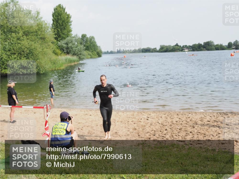 21.06.2025 - 27. Vierlanden-Triathlon MichiJ http://msf.ph/oto/7990613 15.06.2026 09:53:09 Schwimmen 265 meine-sportfotos.de