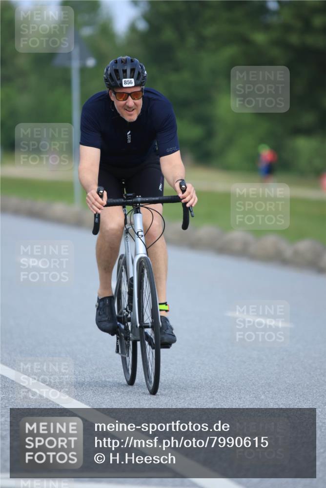 21.06.2025 - 27. Vierlanden-Triathlon H.Heesch http://msf.ph/oto/7990615 15.06.2025 11:52:34 Radfahren 201, 663, 672, 785, 789, 856, 963 meine-sportfotos.de