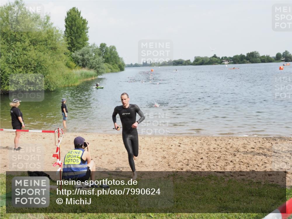 21.06.2025 - 27. Vierlanden-Triathlon MichiJ http://msf.ph/oto/7990624 15.06.2026 09:53:09 Schwimmen 265 meine-sportfotos.de