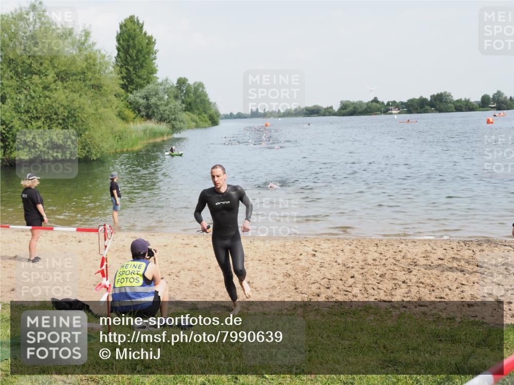 21.06.2025 - 27. Vierlanden-Triathlon MichiJ http://msf.ph/oto/7990639 15.06.2026 09:53:09 Schwimmen 265 meine-sportfotos.de