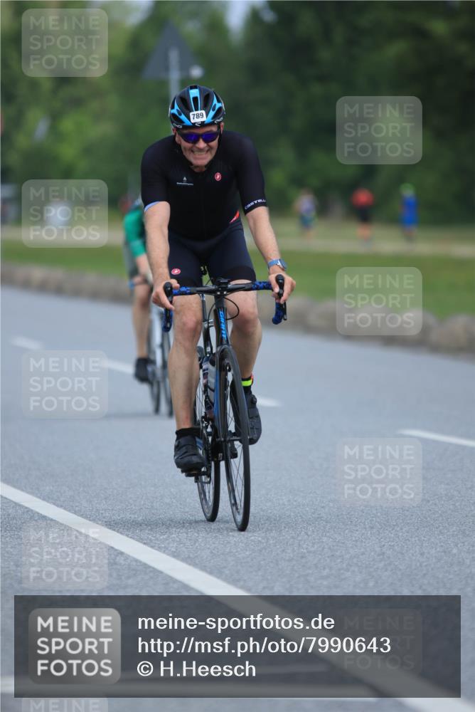 21.06.2025 - 27. Vierlanden-Triathlon H.Heesch http://msf.ph/oto/7990643 15.06.2025 11:52:40 Radfahren 201, 663, 672, 785, 789, 963 meine-sportfotos.de
