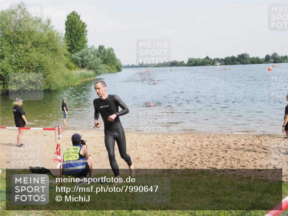 21.06.2025 - 27. Vierlanden-Triathlon MichiJ http://msf.ph/oto/7990647 15.06.2026 09:53:09 Schwimmen 265 meine-sportfotos.de