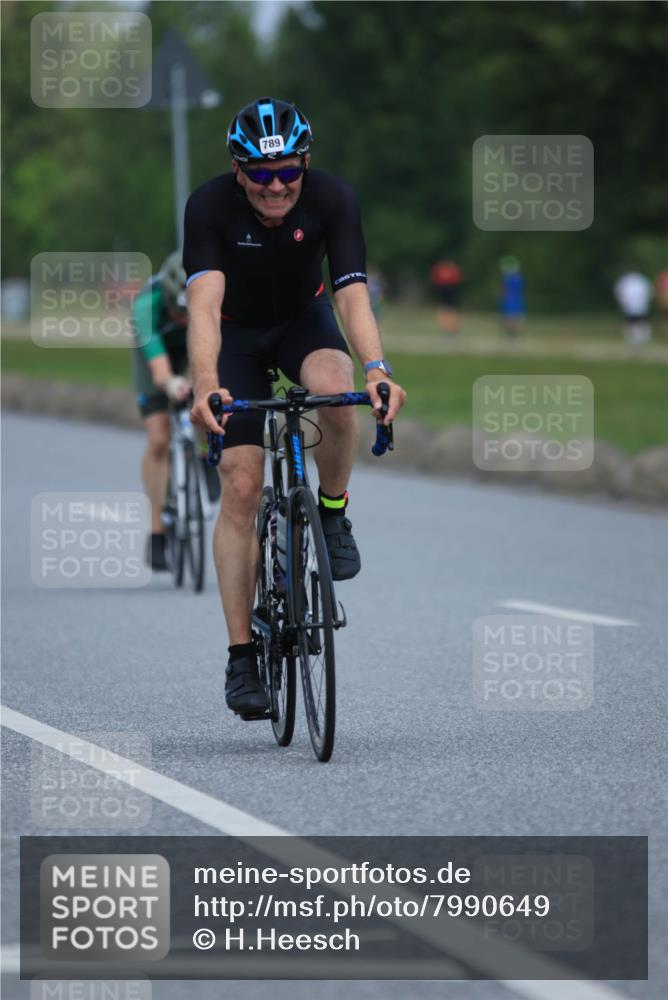 21.06.2025 - 27. Vierlanden-Triathlon H.Heesch http://msf.ph/oto/7990649 15.06.2025 11:52:40 Radfahren 201, 663, 672, 785, 789, 963 meine-sportfotos.de