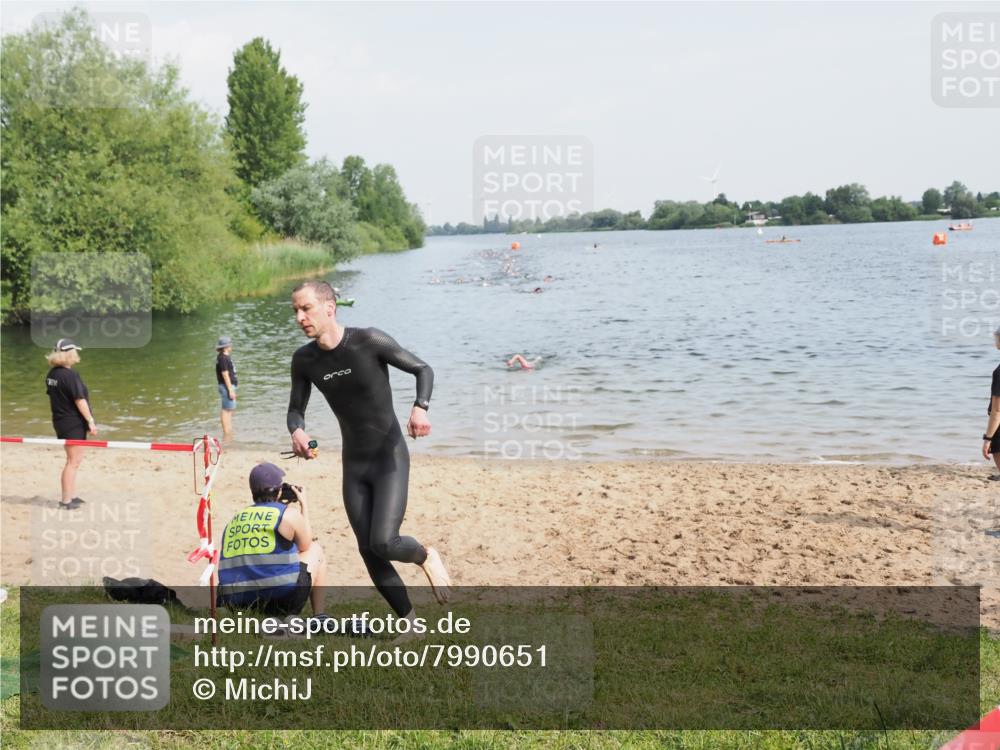21.06.2025 - 27. Vierlanden-Triathlon MichiJ http://msf.ph/oto/7990651 15.06.2026 09:53:10 Schwimmen 265 meine-sportfotos.de