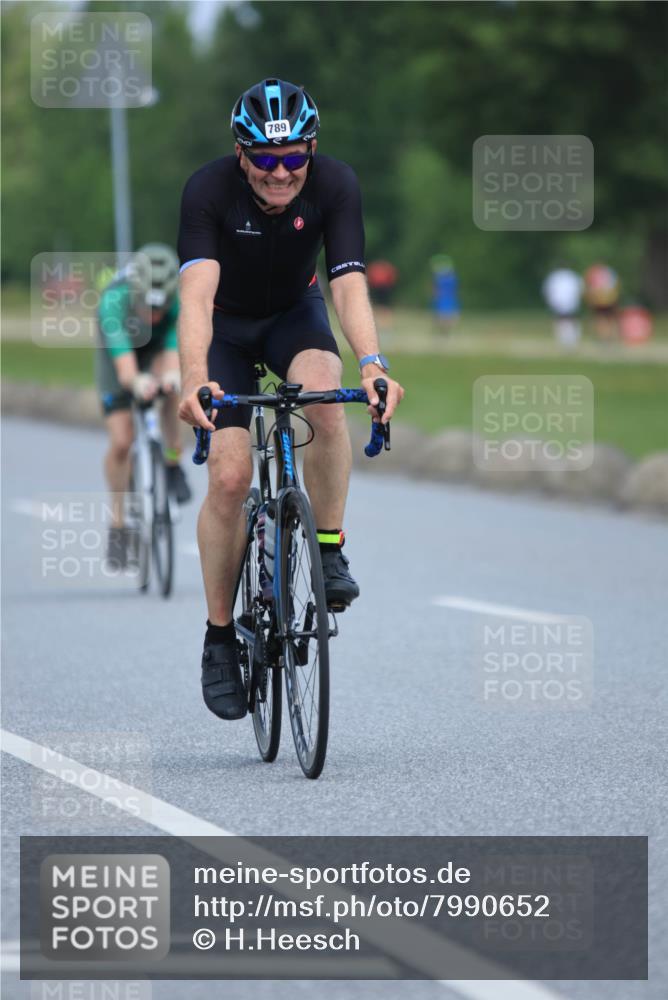 21.06.2025 - 27. Vierlanden-Triathlon H.Heesch http://msf.ph/oto/7990652 15.06.2025 11:52:40 Radfahren 201, 663, 672, 785, 789, 963 meine-sportfotos.de