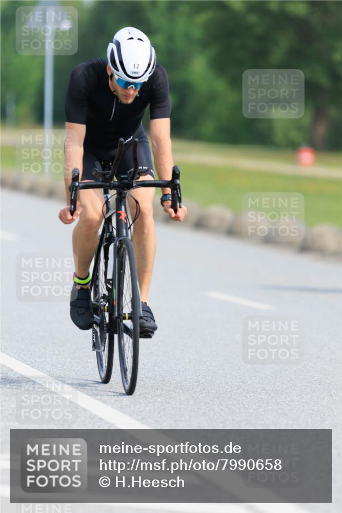 15.06.2025 - 27. Vierlanden-Triathlon H.Heesch http://msf.ph/oto/7990658 15.06.2025 09:50:00 Radfahren 12, 80, 216 meine-sportfotos.de
