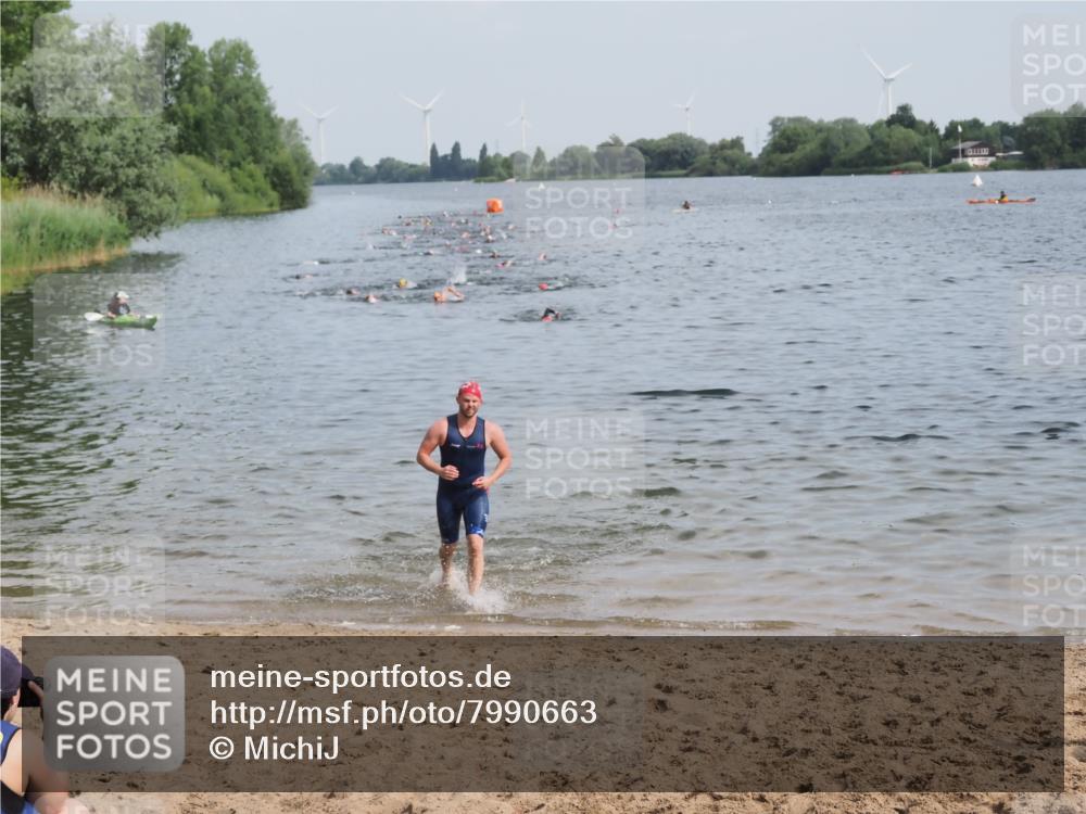 21.06.2025 - 27. Vierlanden-Triathlon MichiJ http://msf.ph/oto/7990663 15.06.2026 09:53:19 Schwimmen 304 meine-sportfotos.de