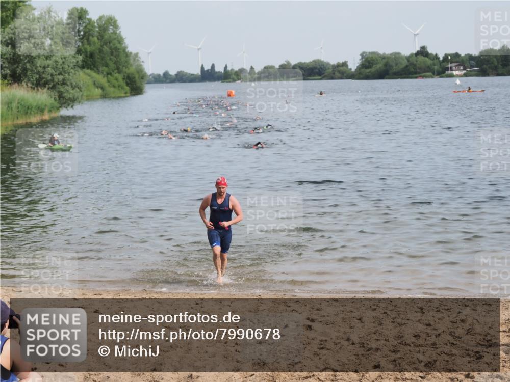 21.06.2025 - 27. Vierlanden-Triathlon MichiJ http://msf.ph/oto/7990678 15.06.2026 09:53:20 Schwimmen 304 meine-sportfotos.de