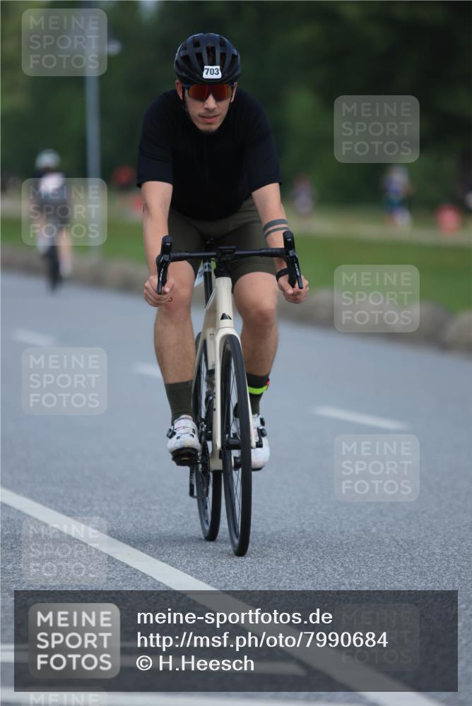 21.06.2025 - 27. Vierlanden-Triathlon H.Heesch http://msf.ph/oto/7990684 15.06.2025 11:52:52 Radfahren 703, 791, 801 meine-sportfotos.de