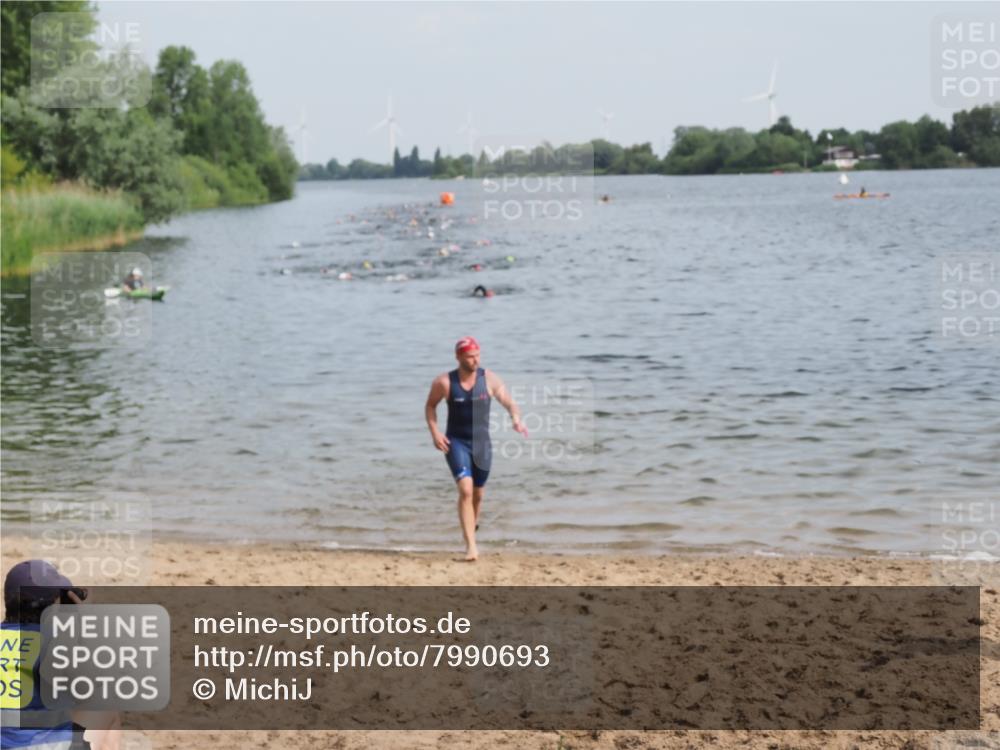 21.06.2025 - 27. Vierlanden-Triathlon MichiJ http://msf.ph/oto/7990693 15.06.2026 09:53:20 Schwimmen 304 meine-sportfotos.de