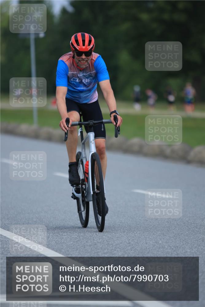 21.06.2025 - 27. Vierlanden-Triathlon H.Heesch http://msf.ph/oto/7990703 15.06.2025 11:52:55 Radfahren 703, 791, 801 meine-sportfotos.de