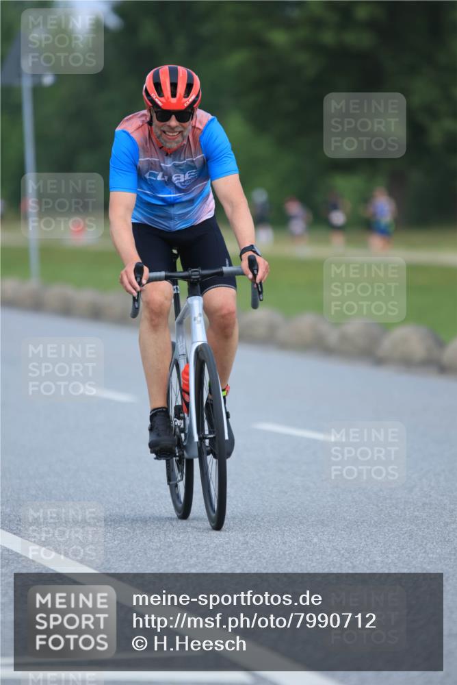 21.06.2025 - 27. Vierlanden-Triathlon H.Heesch http://msf.ph/oto/7990712 15.06.2025 11:52:55 Radfahren 703, 791, 801 meine-sportfotos.de