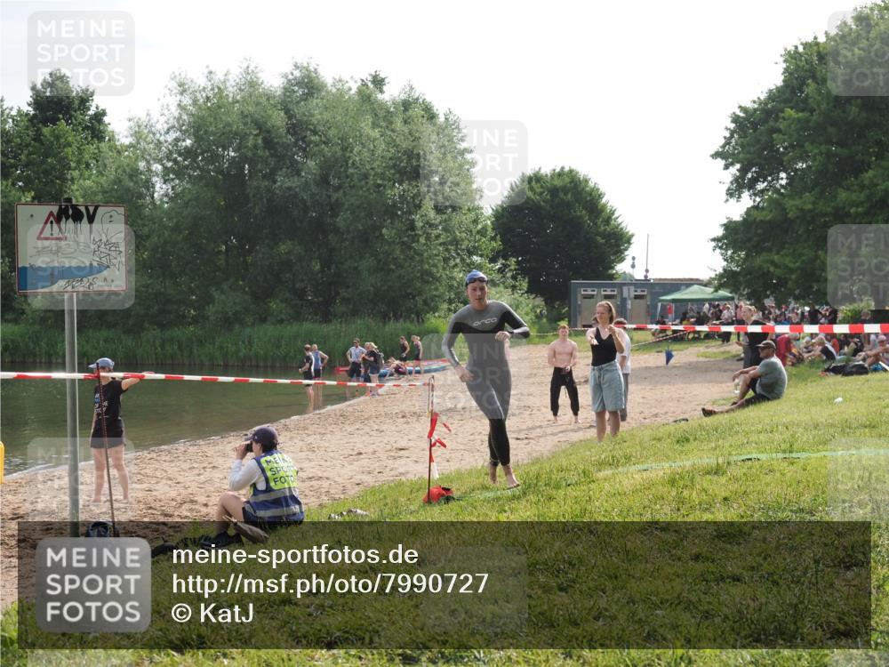 15.06.2025 - 27. Vierlanden-Triathlon KatJ http://msf.ph/oto/7990727 15.06.2025 09:12:01 Schwimmen 201, 215, 229, 245 meine-sportfotos.de