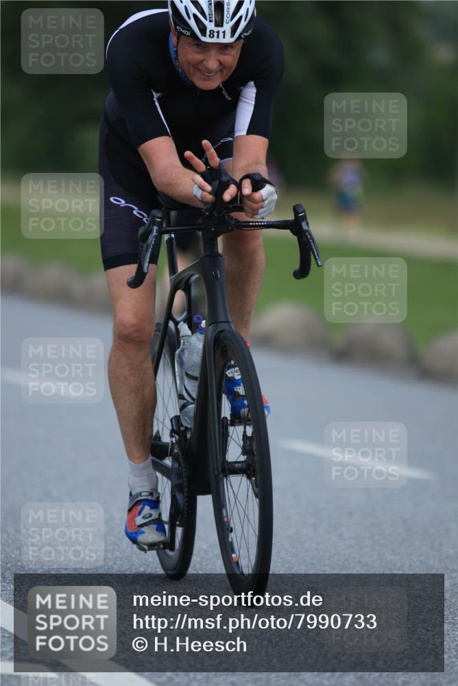 21.06.2025 - 27. Vierlanden-Triathlon H.Heesch http://msf.ph/oto/7990733 15.06.2025 11:53:05 Radfahren 687, 811, 921, 934 meine-sportfotos.de
