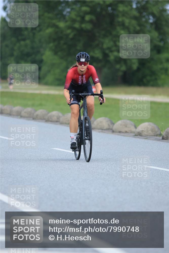 21.06.2025 - 27. Vierlanden-Triathlon H.Heesch http://msf.ph/oto/7990748 15.06.2025 11:53:09 Radfahren 687, 787, 921, 934 meine-sportfotos.de