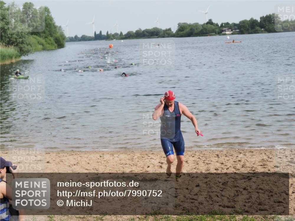21.06.2025 - 27. Vierlanden-Triathlon MichiJ http://msf.ph/oto/7990752 15.06.2026 09:53:23 Schwimmen 304 meine-sportfotos.de