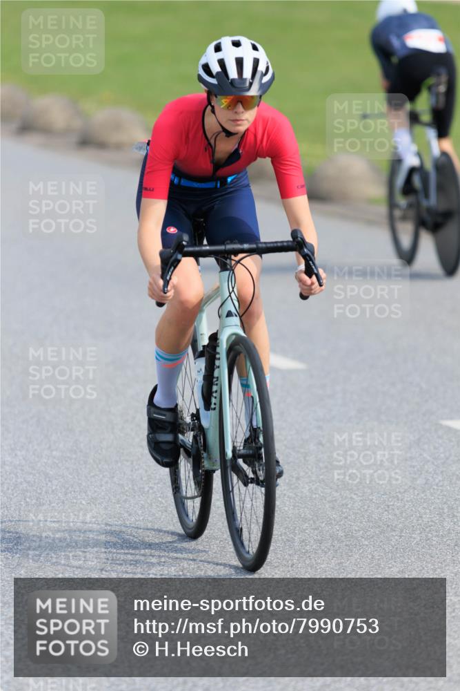 15.06.2025 - 27. Vierlanden-Triathlon H.Heesch http://msf.ph/oto/7990753 15.06.2025 09:51:54 Radfahren 69, 85, 120, 205 meine-sportfotos.de