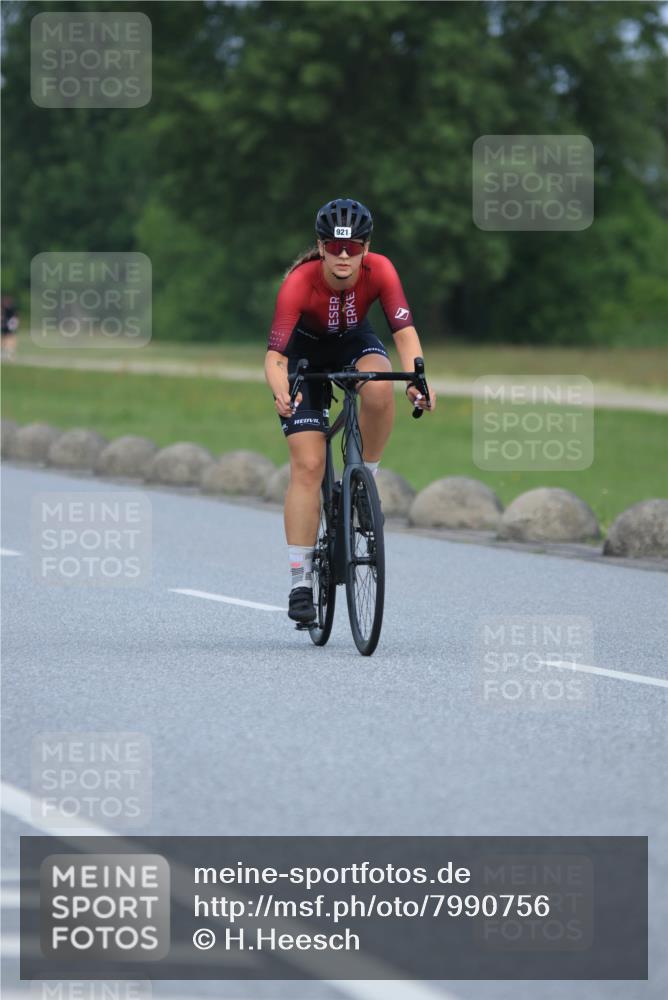 21.06.2025 - 27. Vierlanden-Triathlon H.Heesch http://msf.ph/oto/7990756 15.06.2025 11:53:09 Radfahren 687, 787, 921, 934 meine-sportfotos.de