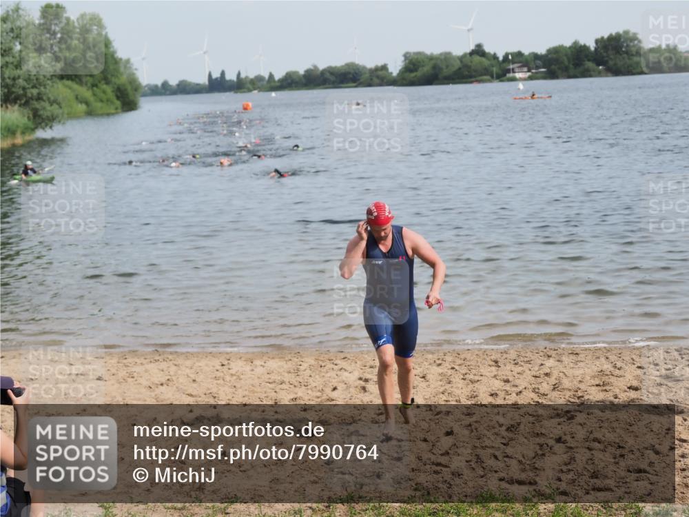 21.06.2025 - 27. Vierlanden-Triathlon MichiJ http://msf.ph/oto/7990764 15.06.2026 09:53:23 Schwimmen 304 meine-sportfotos.de