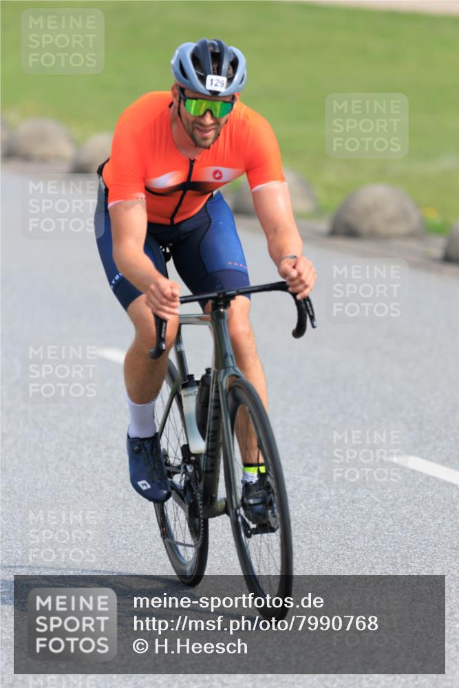 15.06.2025 - 27. Vierlanden-Triathlon H.Heesch http://msf.ph/oto/7990768 15.06.2025 09:52:06 Radfahren 129, 181 meine-sportfotos.de