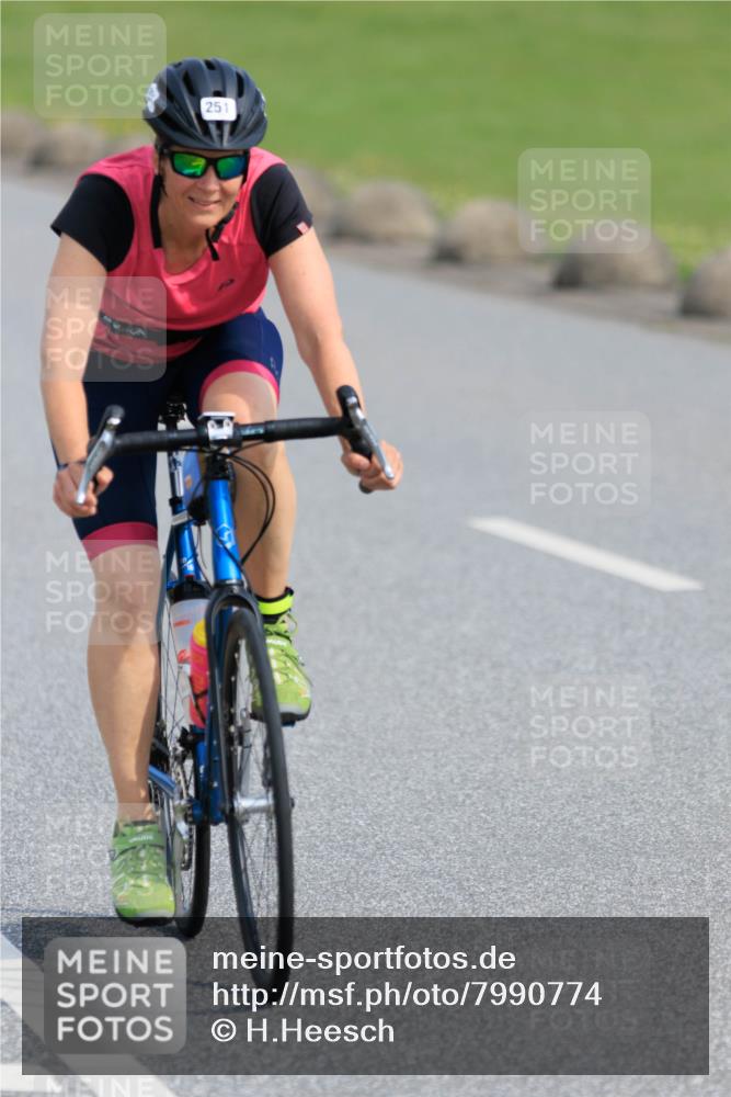 15.06.2025 - 27. Vierlanden-Triathlon H.Heesch http://msf.ph/oto/7990774 15.06.2025 09:52:23 Radfahren 51, 214, 223, 231, 251 meine-sportfotos.de