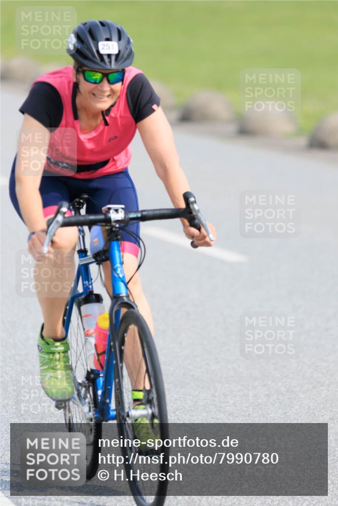 15.06.2025 - 27. Vierlanden-Triathlon H.Heesch http://msf.ph/oto/7990780 15.06.2025 09:52:23 Radfahren 51, 214, 223, 231, 251 meine-sportfotos.de