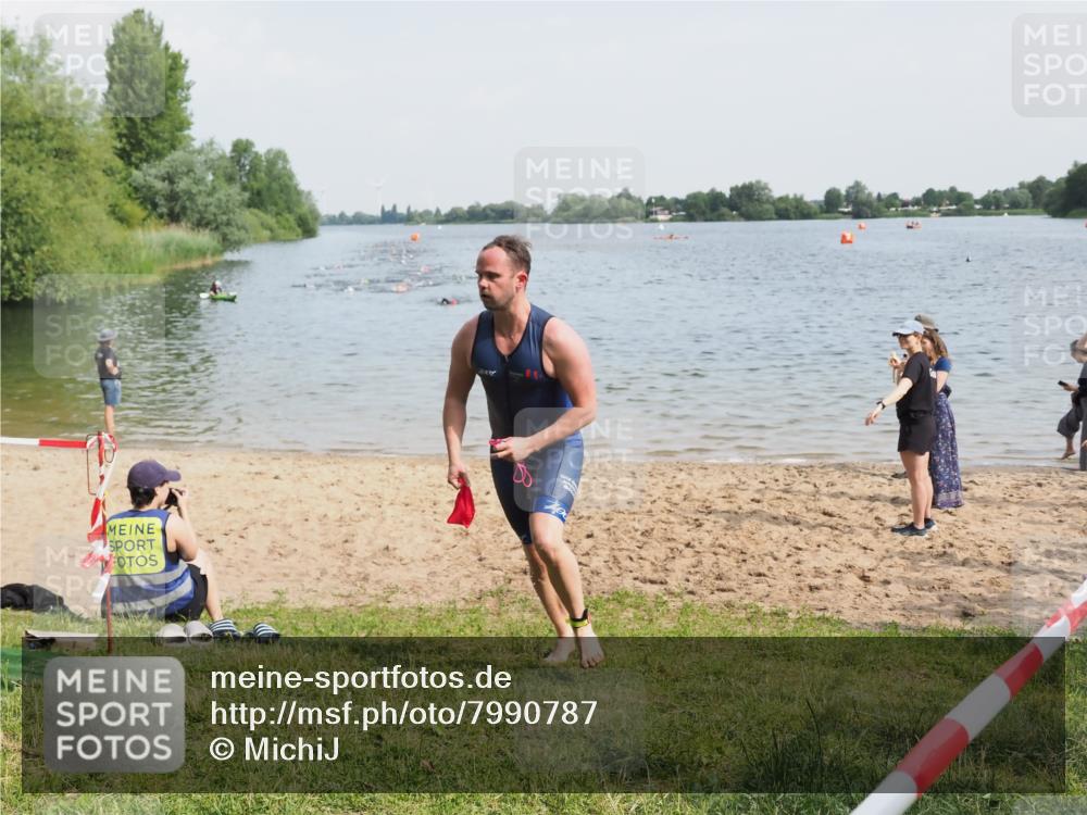 21.06.2025 - 27. Vierlanden-Triathlon MichiJ http://msf.ph/oto/7990787 15.06.2026 09:53:25 Schwimmen 304 meine-sportfotos.de