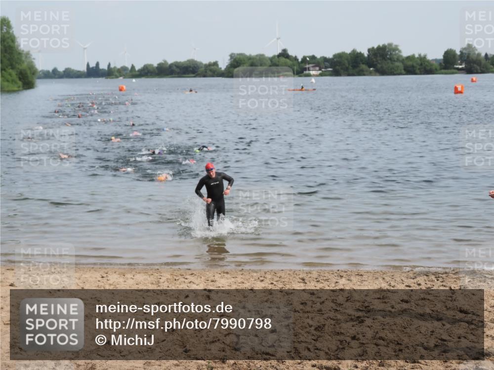21.06.2025 - 27. Vierlanden-Triathlon MichiJ http://msf.ph/oto/7990798 15.06.2026 09:53:55 Schwimmen 307 meine-sportfotos.de