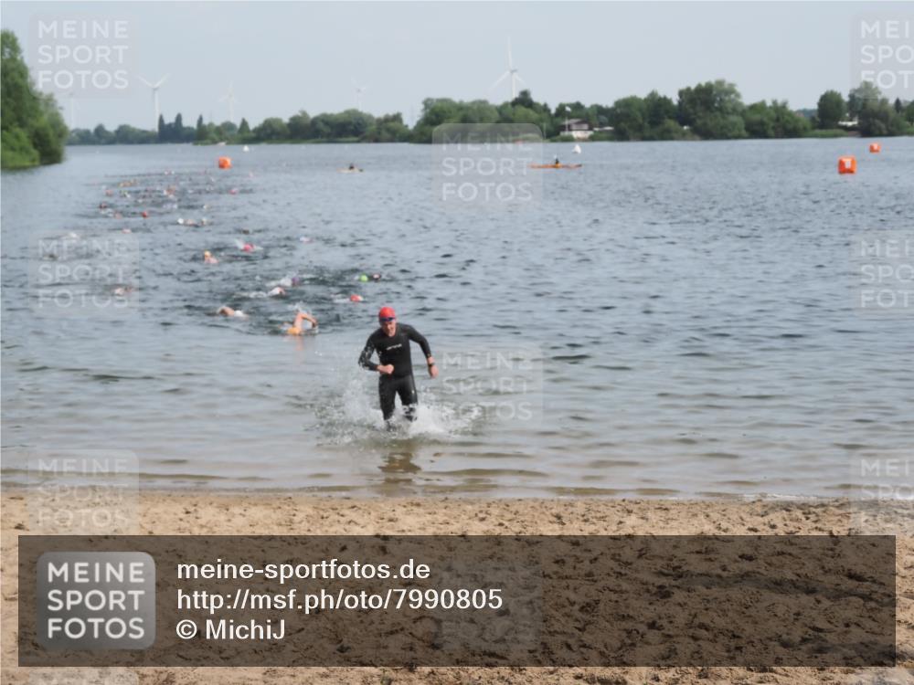 21.06.2025 - 27. Vierlanden-Triathlon MichiJ http://msf.ph/oto/7990805 15.06.2026 09:53:55 Schwimmen 307 meine-sportfotos.de