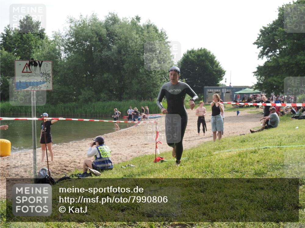 15.06.2025 - 27. Vierlanden-Triathlon KatJ http://msf.ph/oto/7990806 15.06.2025 09:12:02 Schwimmen 201, 215, 229, 245 meine-sportfotos.de