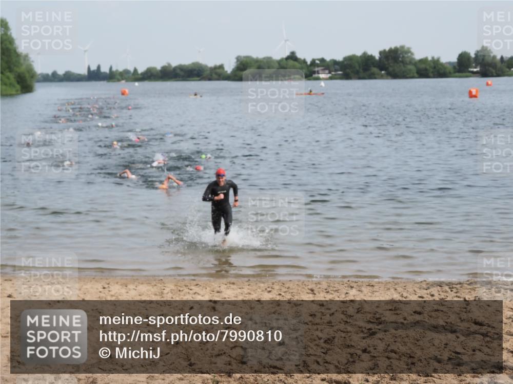 21.06.2025 - 27. Vierlanden-Triathlon MichiJ http://msf.ph/oto/7990810 15.06.2026 09:53:55 Schwimmen 307 meine-sportfotos.de