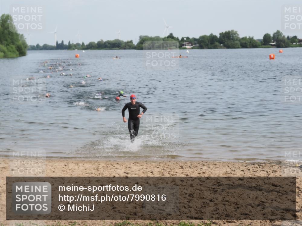 21.06.2025 - 27. Vierlanden-Triathlon MichiJ http://msf.ph/oto/7990816 15.06.2026 09:53:56 Schwimmen 307 meine-sportfotos.de