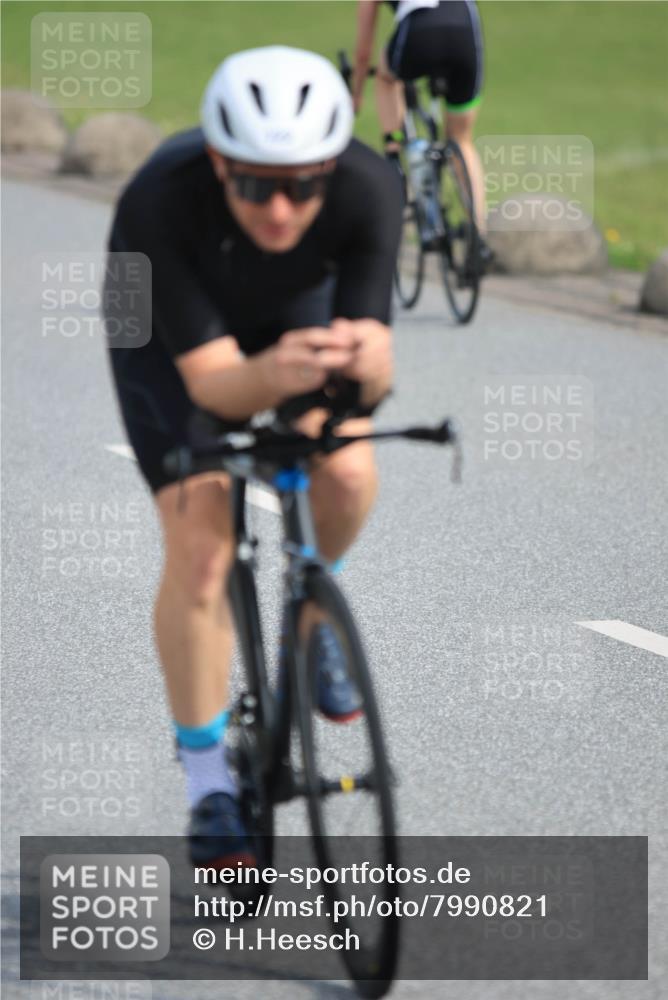 15.06.2025 - 27. Vierlanden-Triathlon H.Heesch http://msf.ph/oto/7990821 15.06.2025 09:54:25 Radfahren 30, 43, 49, 73, 122, 128, 199, 248 meine-sportfotos.de