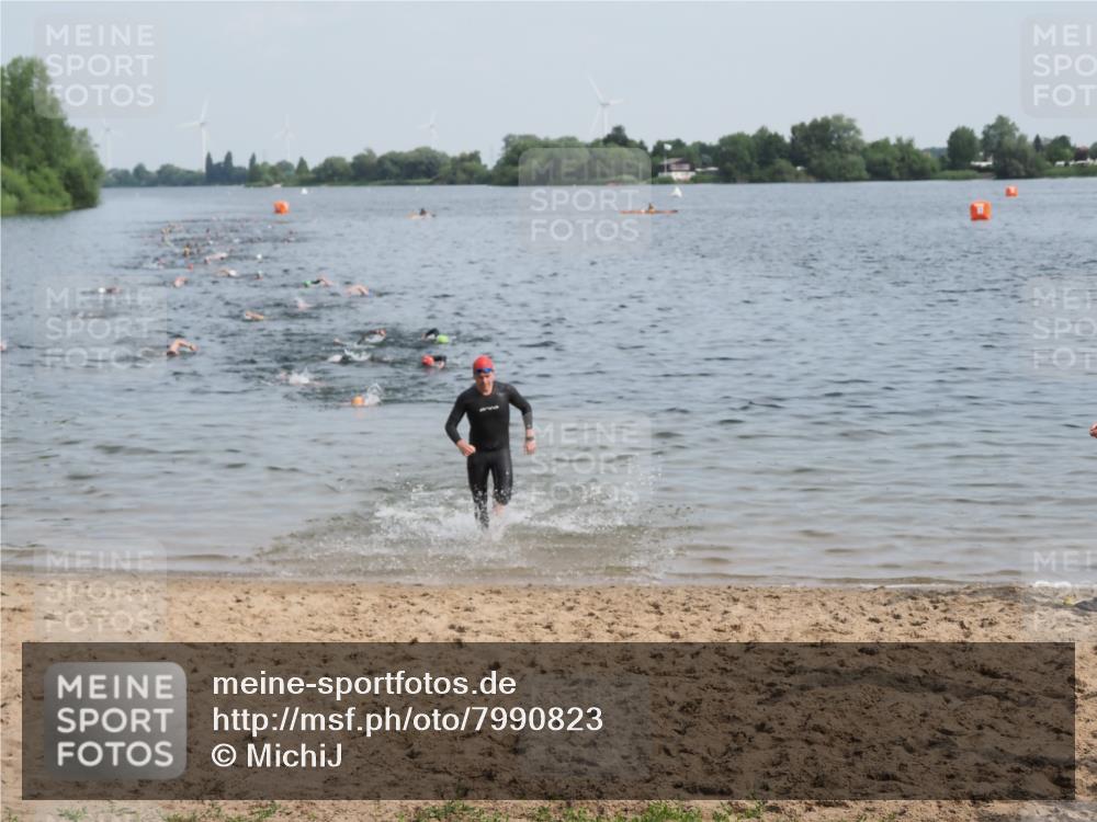 21.06.2025 - 27. Vierlanden-Triathlon MichiJ http://msf.ph/oto/7990823 15.06.2026 09:53:56 Schwimmen 307 meine-sportfotos.de