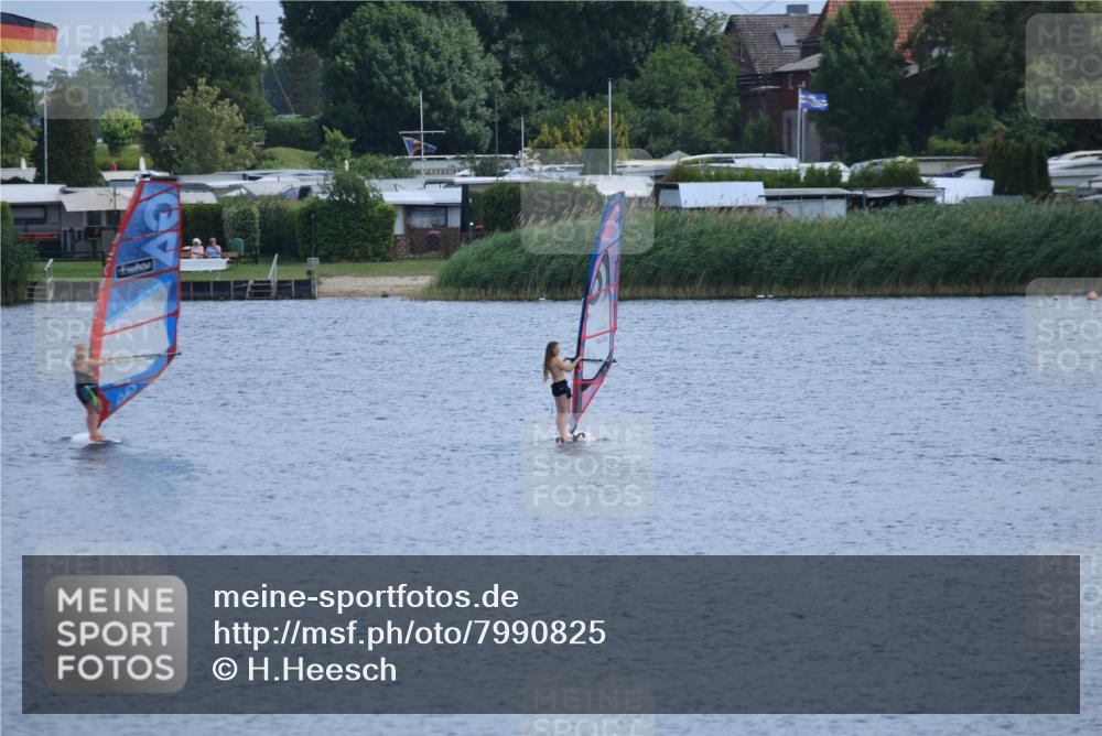 21.06.2025 - 27. Vierlanden-Triathlon H.Heesch http://msf.ph/oto/7990825 15.06.2025 11:53:19 Radfahren 717 meine-sportfotos.de