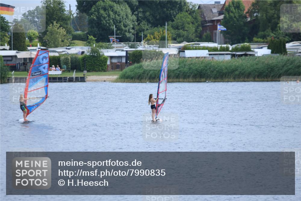 21.06.2025 - 27. Vierlanden-Triathlon H.Heesch http://msf.ph/oto/7990835 15.06.2025 11:53:19 Radfahren 717 meine-sportfotos.de