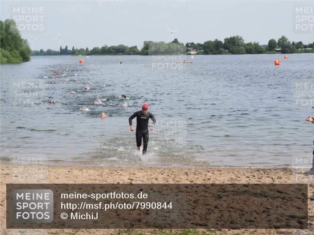 21.06.2025 - 27. Vierlanden-Triathlon MichiJ http://msf.ph/oto/7990844 15.06.2026 09:53:56 Schwimmen 307 meine-sportfotos.de