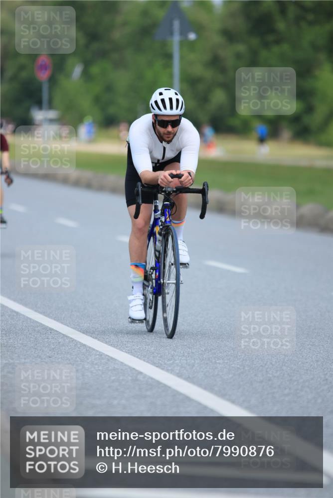 21.06.2025 - 27. Vierlanden-Triathlon H.Heesch http://msf.ph/oto/7990876 15.06.2025 11:53:53 Radfahren 745, 754, 893, 966 meine-sportfotos.de