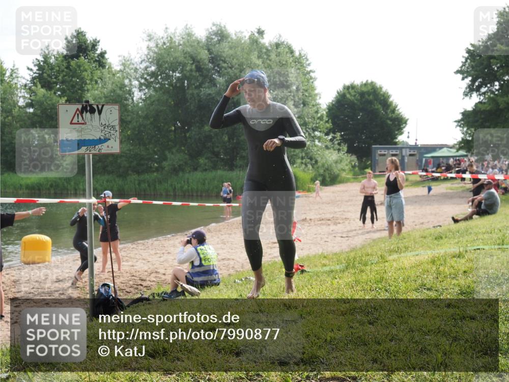 15.06.2025 - 27. Vierlanden-Triathlon KatJ http://msf.ph/oto/7990877 15.06.2025 09:12:03 Schwimmen 201, 215, 229, 245 meine-sportfotos.de
