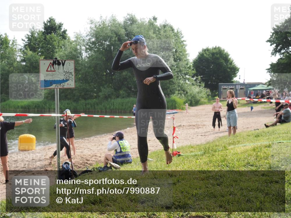 15.06.2025 - 27. Vierlanden-Triathlon KatJ http://msf.ph/oto/7990887 15.06.2025 09:12:03 Schwimmen 201, 215, 229, 245 meine-sportfotos.de