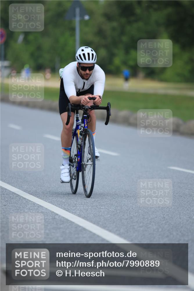 21.06.2025 - 27. Vierlanden-Triathlon H.Heesch http://msf.ph/oto/7990889 15.06.2025 11:53:53 Radfahren 745, 754, 893, 966 meine-sportfotos.de