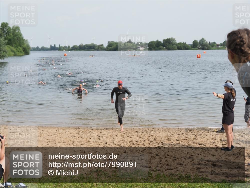 21.06.2025 - 27. Vierlanden-Triathlon MichiJ http://msf.ph/oto/7990891 15.06.2026 09:53:57 Schwimmen 307 meine-sportfotos.de