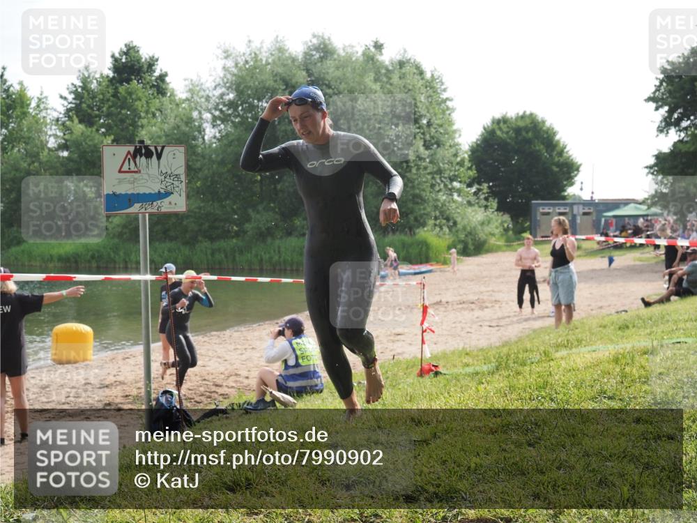 15.06.2025 - 27. Vierlanden-Triathlon KatJ http://msf.ph/oto/7990902 15.06.2025 09:12:03 Schwimmen 201, 215, 229, 245 meine-sportfotos.de